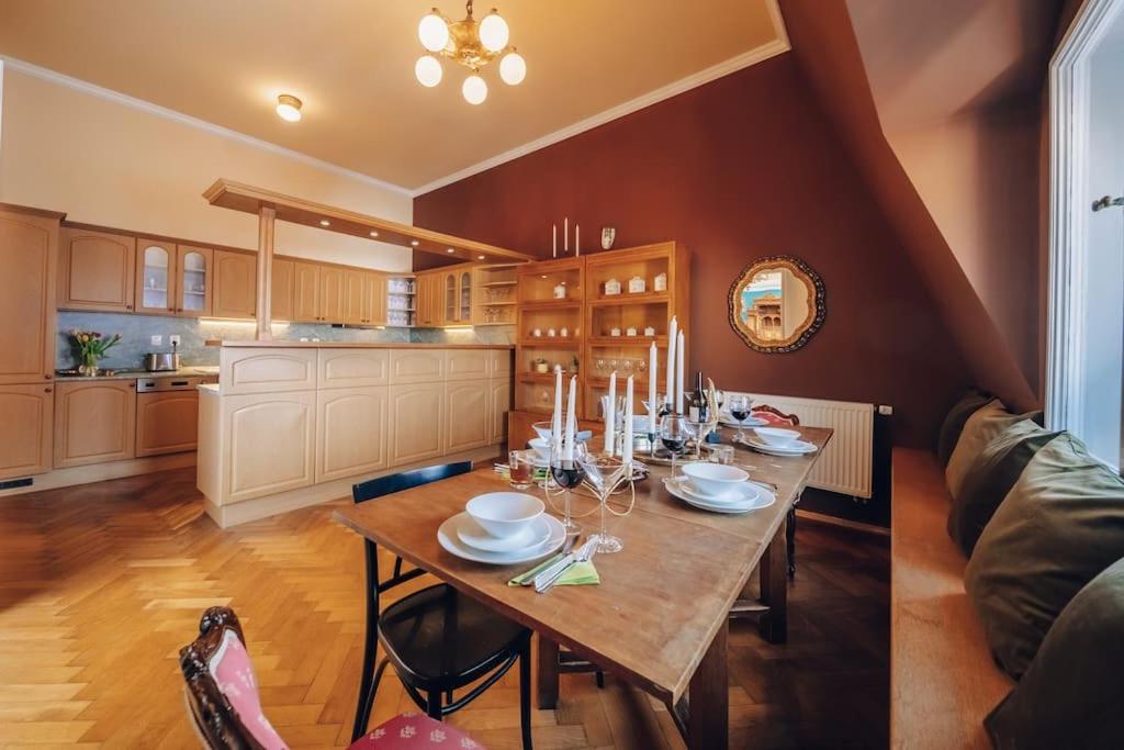 Magnificent Historical Penthouse In The Heart Of Lejlighed Prag