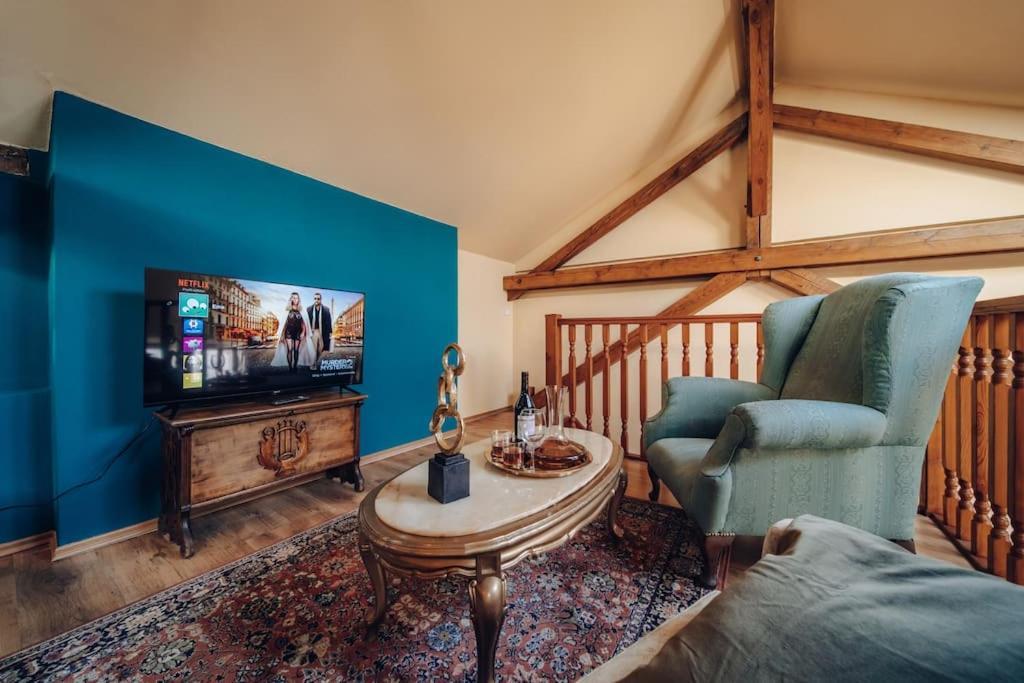 Magnificent Historical Penthouse In The Heart Of Lejlighed *